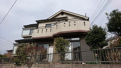 お散歩コースにある一軒のお宅の外壁の色にしたいとのご希望でした。