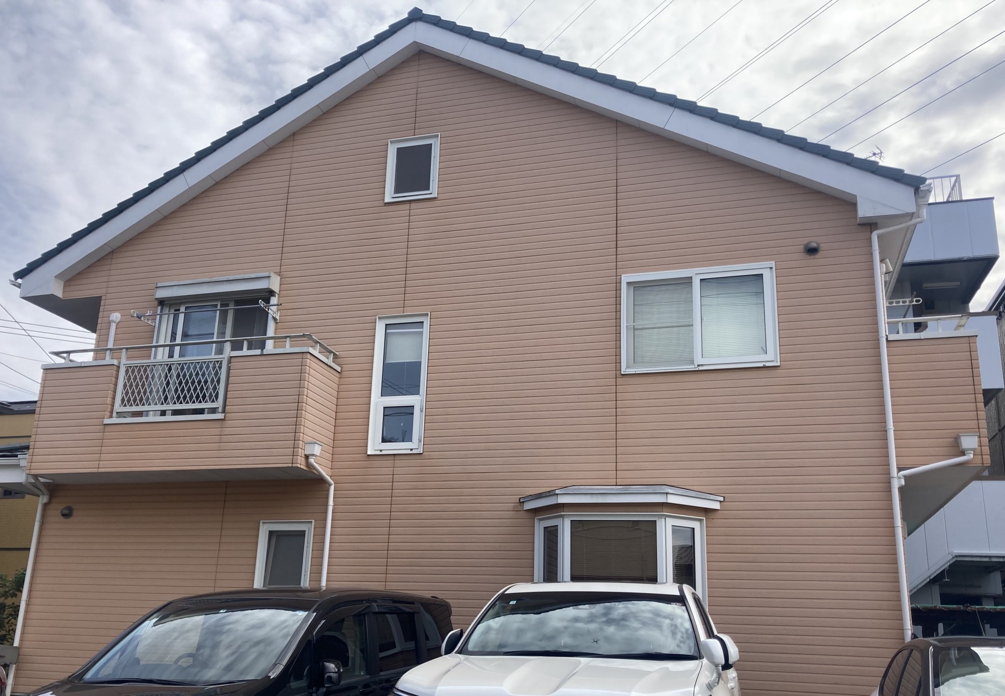 朝霞市T様邸　屋根:釉楽瓦　外壁:サイディング